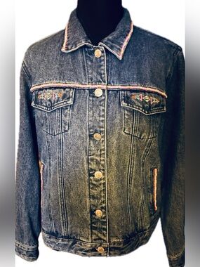 Vintage Pendleton Southwestern Beaded Denim Trucker Jacket Y2K
Medium Petite